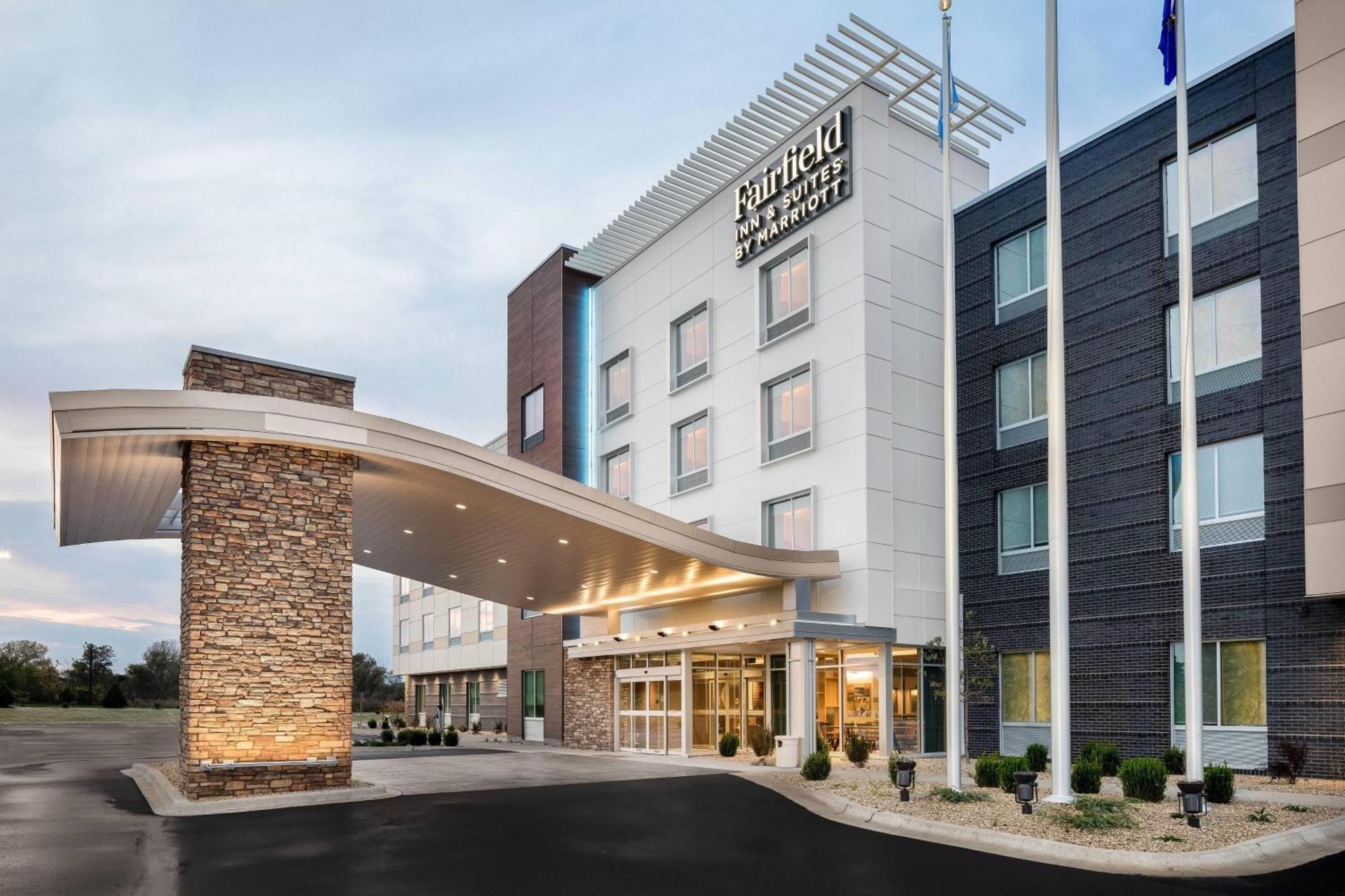 Fairfield Inn & Suites By Marriott Kenosha Pleasant Prairie Exterior photo